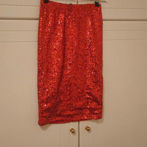 Relish red sequin skirt new, size Medium