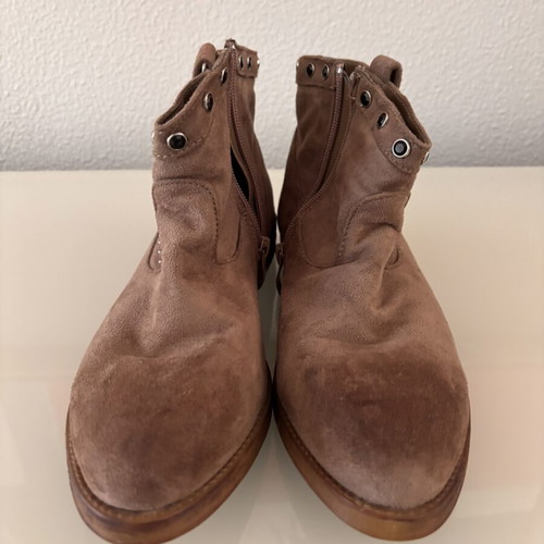 Leather ankle boots size 38 like new, boho grunge style with studs