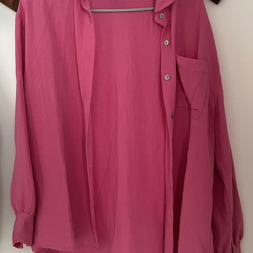 Fuchsia shirt and linen-type shorts set, like new, one size