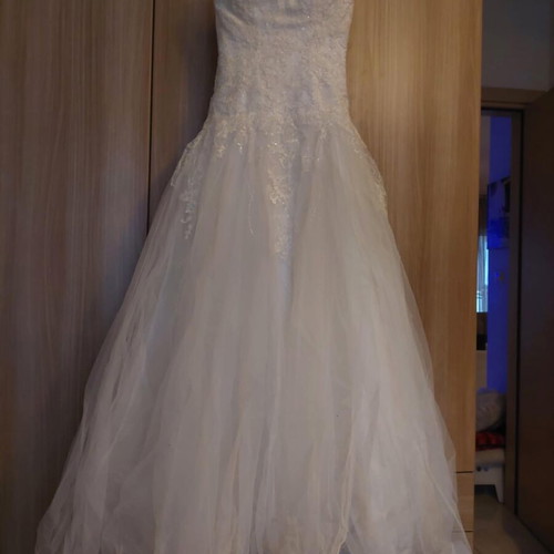 Demetrios wedding dress like new, strapless with French lace