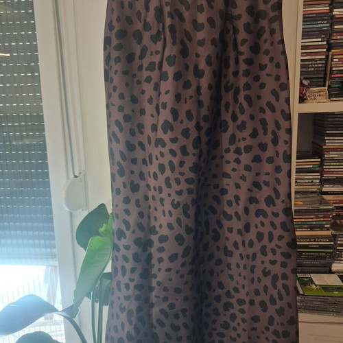 Leopard skirt like new with hidden elastic waist and side zipper
