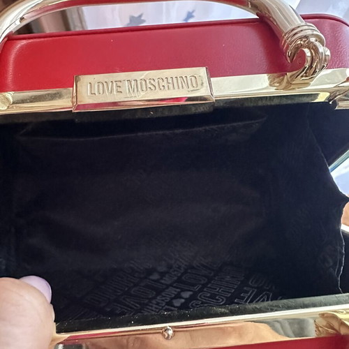 Love Moschino red shoulder bag like new with gold metal clasp and embossed detail
