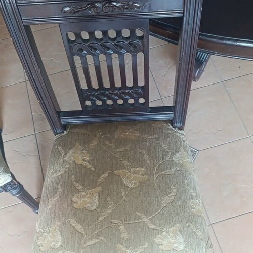 Dining table round 1.52m diameter with 6 chairs like new