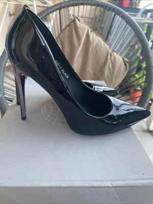 Black high heel pumps size 37