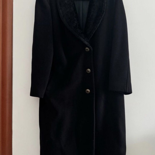 Vintage long coat used with fur trim and removable shoulder pads black size M/L