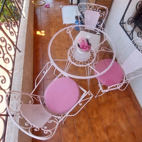 Fer forgé garden set used, table and 3 chairs