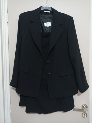 Black tailored suit L lined, like new