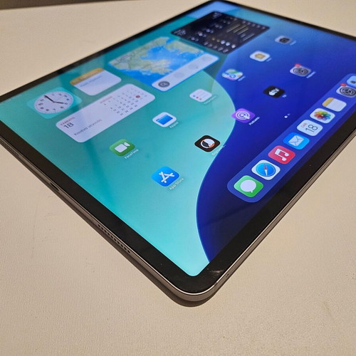 Ipad Pro 12.9 M2 2TB 5G like new with Pencil 2 and Spigen Armor case