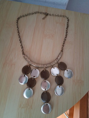 Women's necklace like new in gold-brown shade