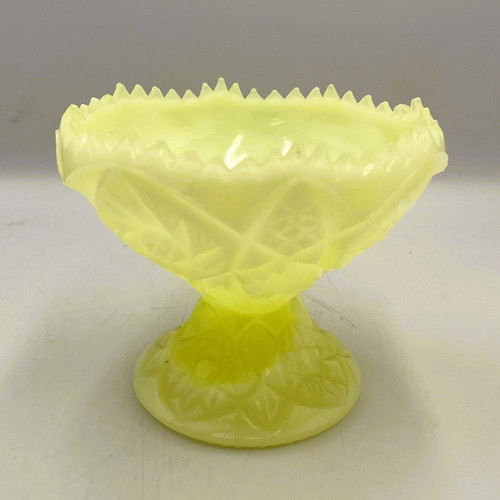 Vintage Fenton Custard Glass Bowl with Hobstar & Pinwheel Pattern like new