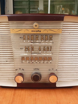 Vintage Murphy Bakelite radio used, England 1940s