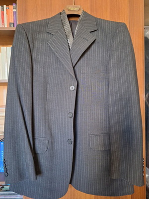 Angelus Versace suit set like new, gray, includes tie