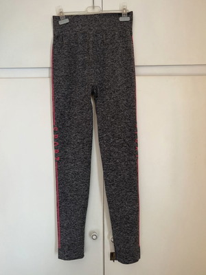 Gray leggings with pink side design like new, size L/XL