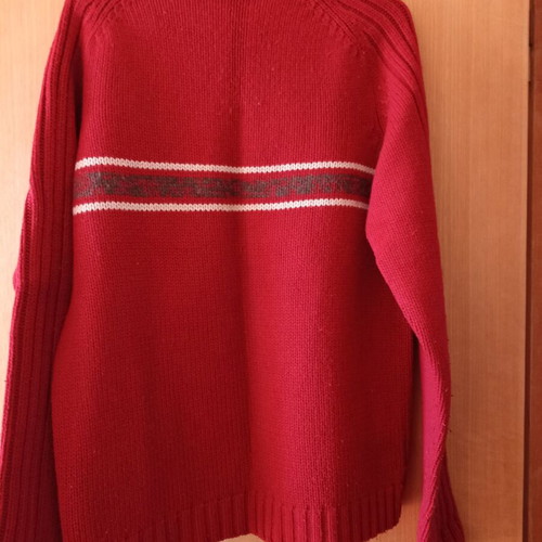 Springfield red sweater used, size Large