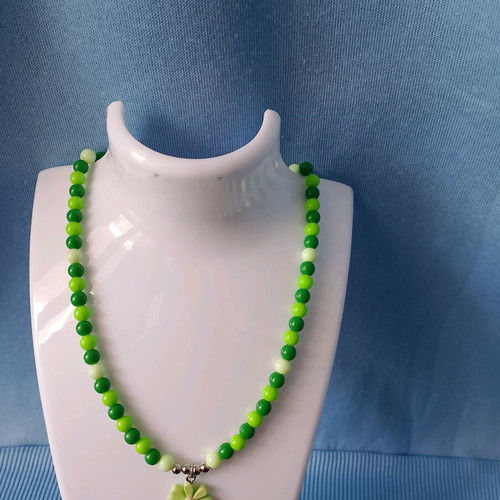 Handmade green beaded spring and summer necklace new