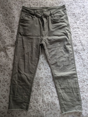 Olive 3/4 Jeans Size L Like New