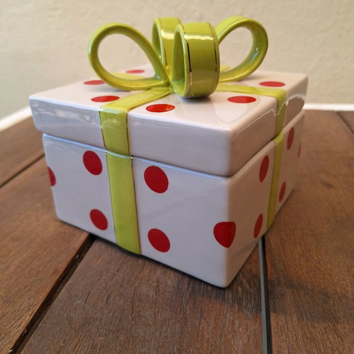 Clay container for chocolates used, porcelain style, 13×13×9 cm