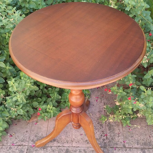 Wooden side table like new, diameter 45cm height 63cm