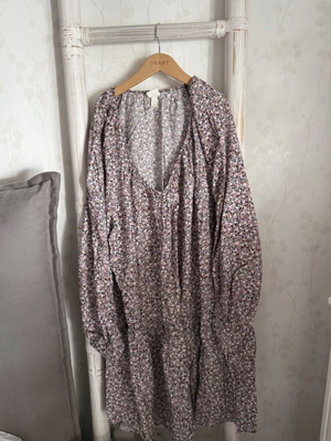 H&M short comfortable lightweight dress like new, black multicolor, size L
