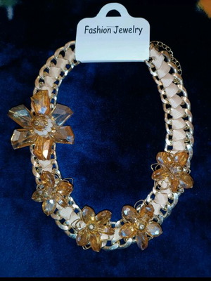 Necklace with chain and flower stones new, beige and silver