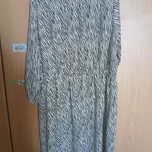 Summer dress like new, viscose, large size, with belt white and black