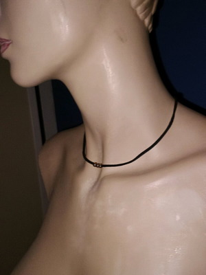Pendant with three gold balls and velvet cord new