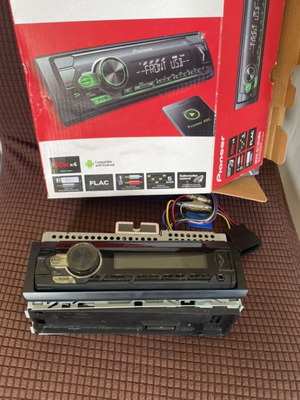 Pioneer digital media receiver with USB used for car