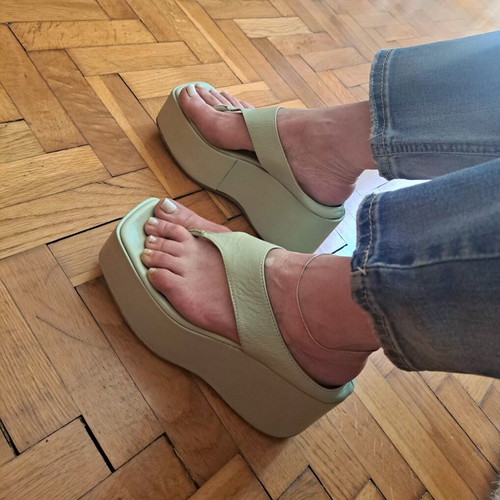 8 by YOOX leather platform sandals pistachio green size 37 like new
