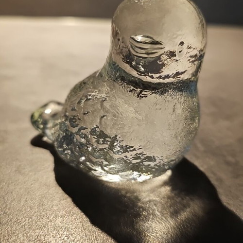 Pukeberg glass bird paperweight, vintage Scandinavian mid-century