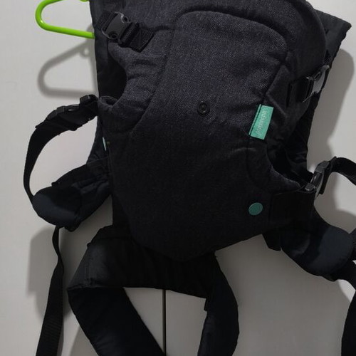 Infantino baby carrier like new, barely used