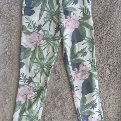 Stradivarius women's pants size 38 like new, white and green