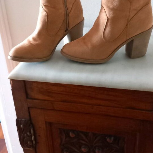 Boots size 40 camel color with high thick stable heel