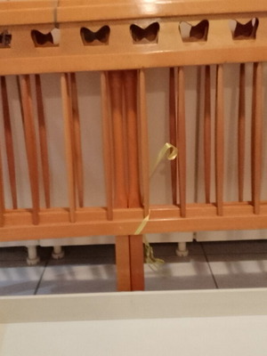 Children's cot like new, wooden brown 1.40 × 0.90