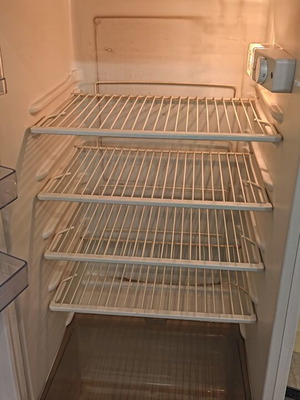 PITSOS P1KSU2600S refrigerator with top freezer