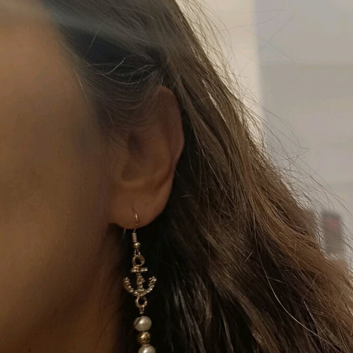 Earrings new with white pearl and gold hematite