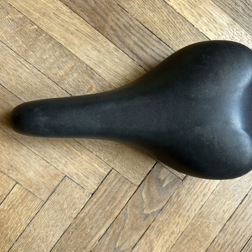 Bicycle saddle used
