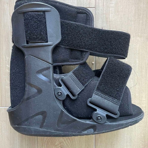 Orthopedic boot used, size small