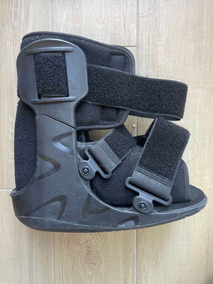 Orthopedic boot used, size small