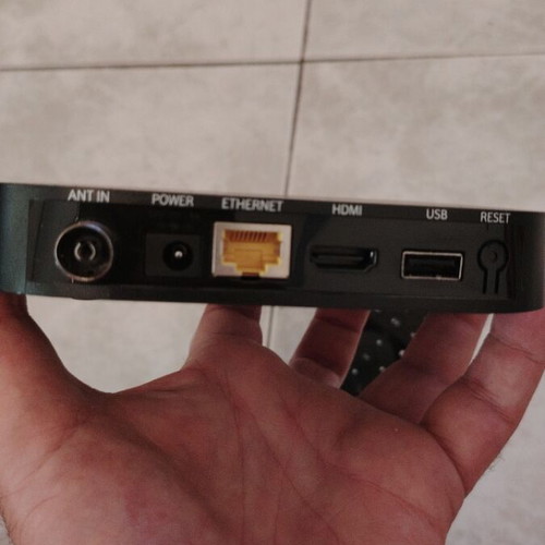 Vodafone TV Box like new with remote and charger