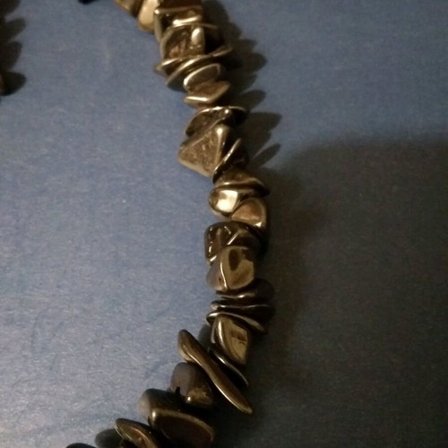 Hematite choker like new with irregular stones black gray