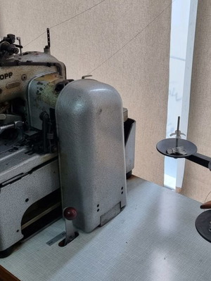 Κουμπότρυπα παντελονιών DURKOPP μεταχειρισμένη, μοντέλο 558 χωρίς μαχαιράκια