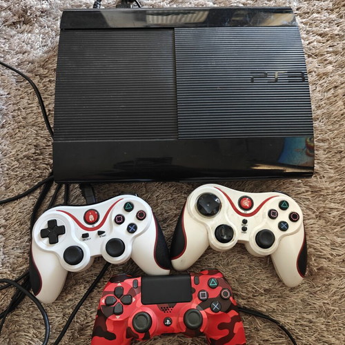 PlayStation 3 used with 3 controllers and 8 popular games