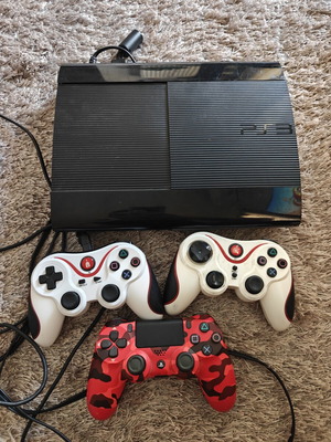 PlayStation 3 used with 3 controllers and 8 popular games