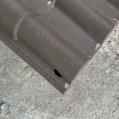 Dog house made of sturdy plastic like new with small crack
