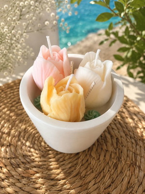 Handmade scented flower candle with reusable porcelain powder container
