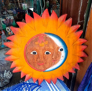 ξύλινος ήλιος με φεγγάρι ζωγραφισμένο στο χέρι