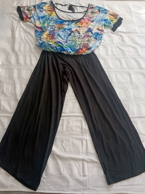 One-piece jumpsuit like new, size XL-XXL, black and multicolor