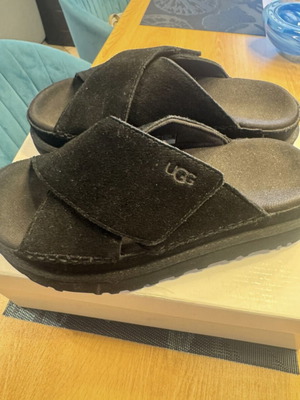 Ugg platform slippers black like new