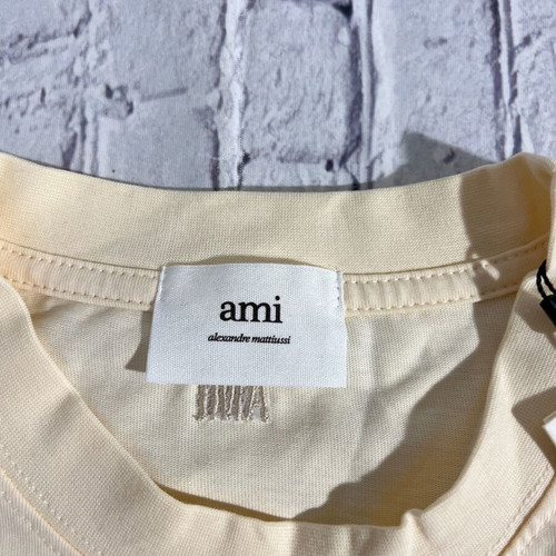 Ami Tee size medium new, beige