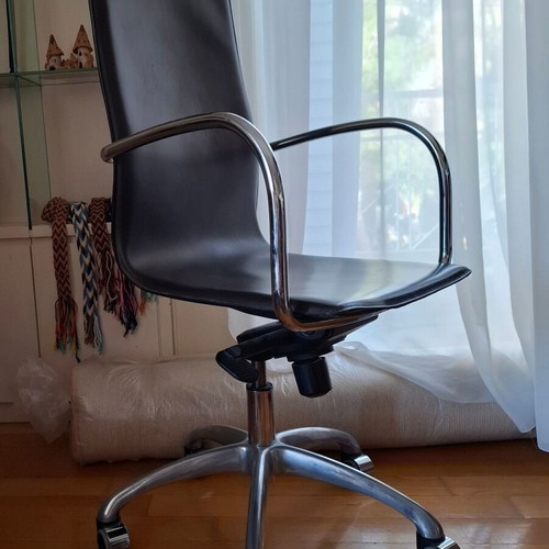 Enrico Pellizzoni office chair made of Italian leather like new